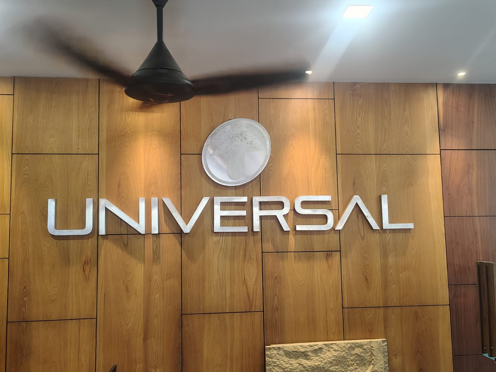 Universal Traders - Availableo
